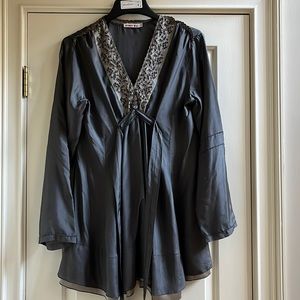 Johnny was blouse/dress